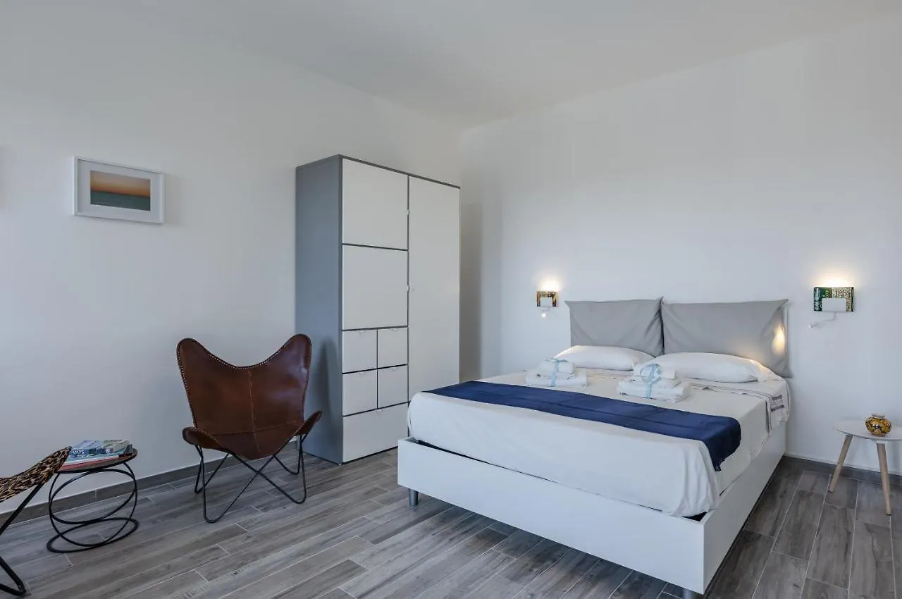 Licia & Tonino Apartments Near The Station 莱切