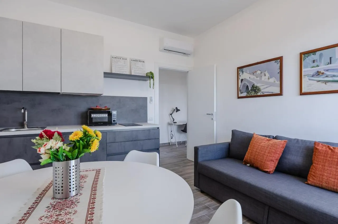 Licia & Tonino Apartments Near The Station 莱切 意大利